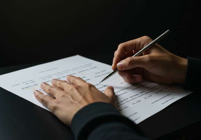 Finding Your Perfect Match: A Guide to Choosing a Stock Broker in India